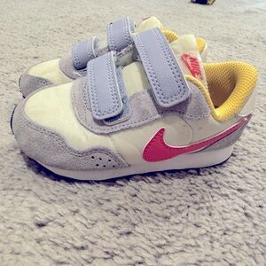 Nike MD Valiant pastel easy close sneakers for toddler